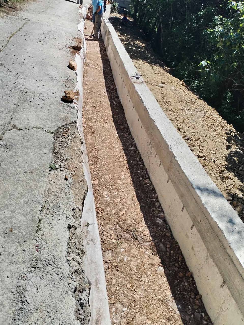 Priprema terena uz potporni zid
