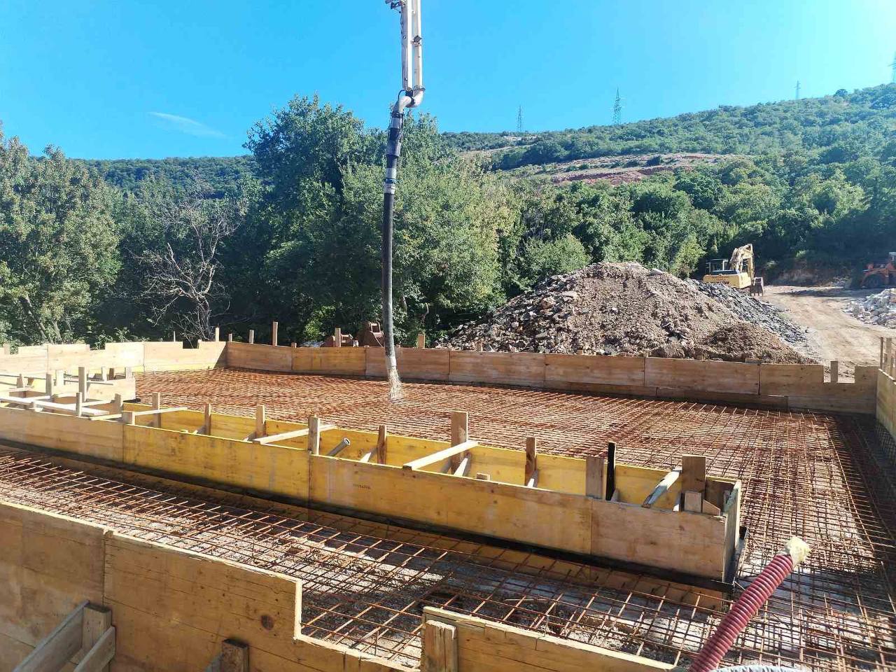 Armatura i drvena oplata prije betoniranja